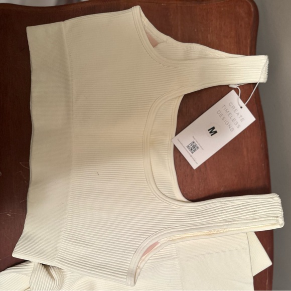 🛍️NWT QINSEN Women’s 2 Piece Cream Work Out Set - Picture 8 of 10